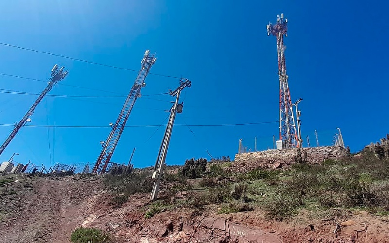 Gestión de Permisos para Sitios Móviles y Estructuras de Telecomunicaciones (DOM...