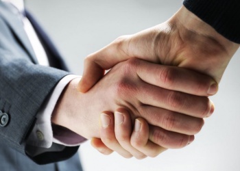 Gestión Inmobiliaria para Renegociación de Sitios y Estructuras (Renovaciones, B...